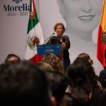 Entrega Gobierno de Alfonso Martínez, Presea Amalia Solórzano a Verónica Villaseñor